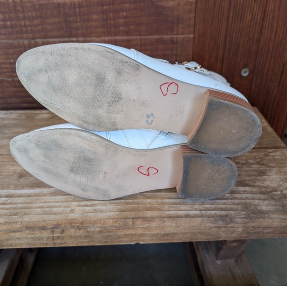 Stylish White Ankle Boots with Pointed Toe and Straps - Picture 9 of 9